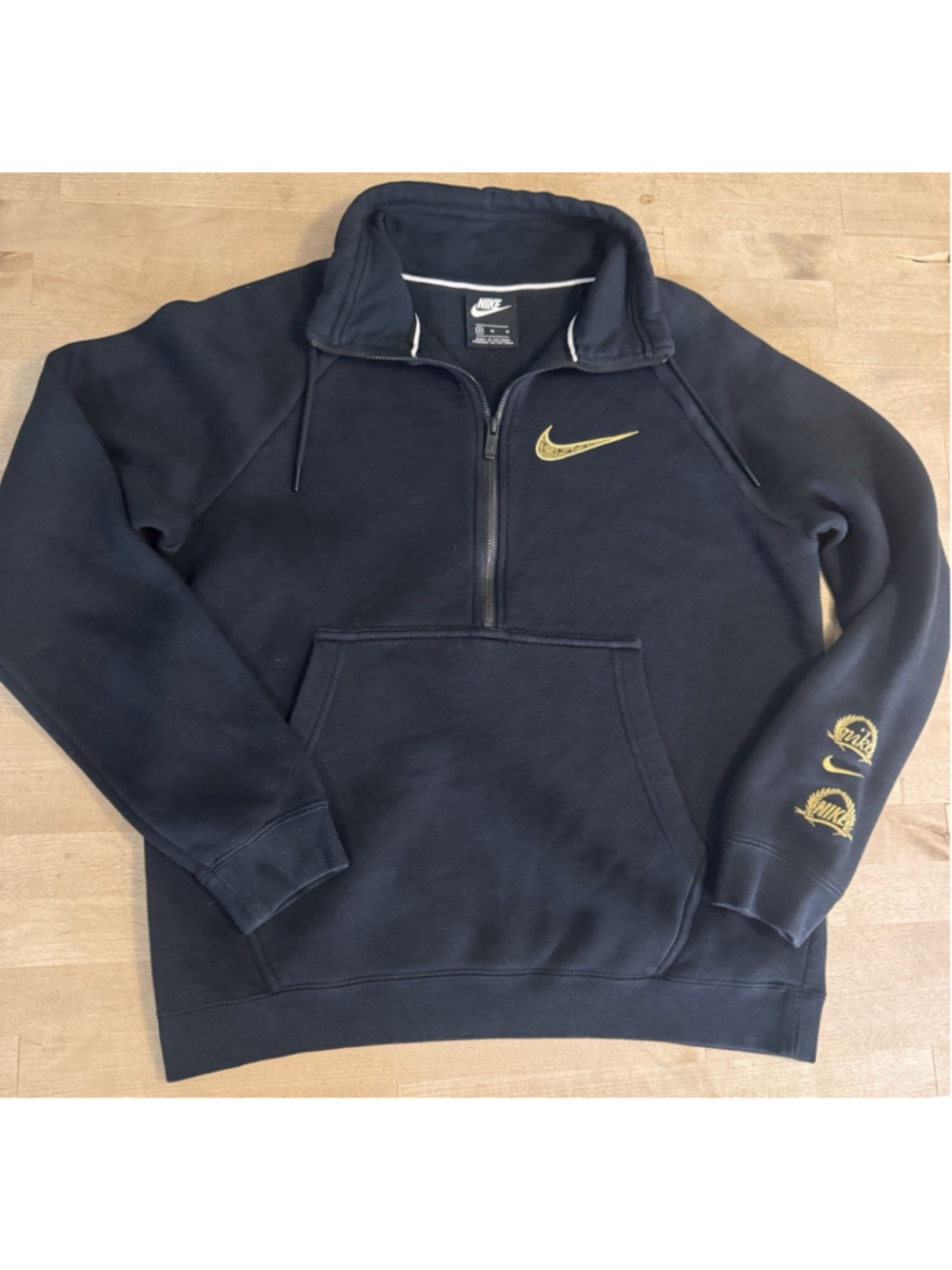 Nike quarter zip Women’s sweatshirt black with gold laurel crown Size Medium